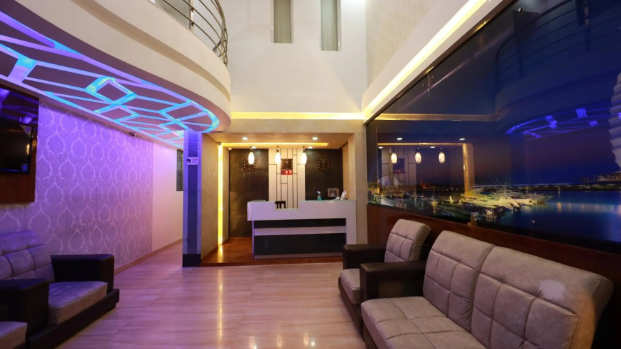 OYO 11414 Hotel Silver Suites