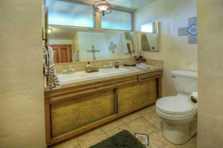 5 Bedrooms Cottage