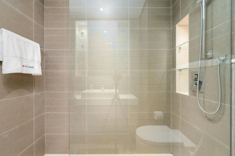 Modern 2BR at Liv Residence
