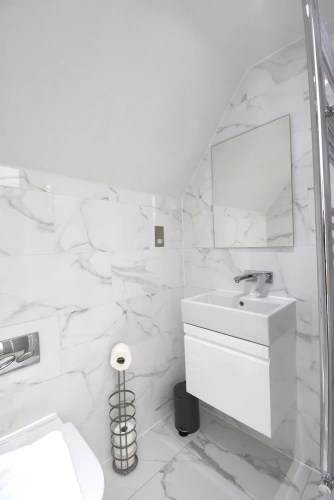 2 Bedrooms Deluxe Attic Apartment