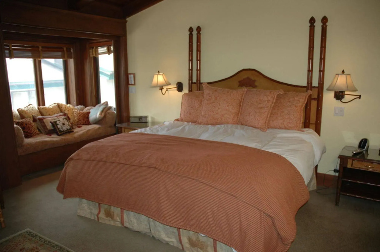 Plaza Lodge by Destination