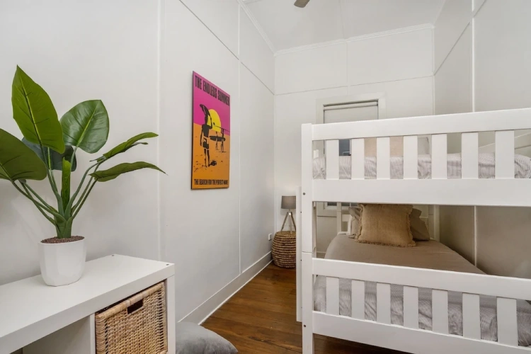 5 Bedrooms Cottage