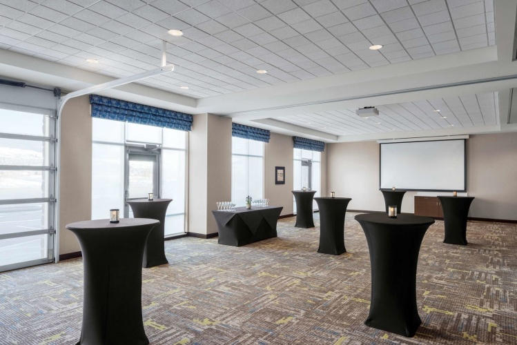 Hampton Inn & Suites by Hilton Kelowna Airport photo 15