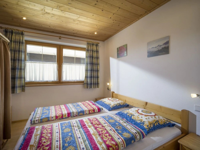 Alluring Apartment With Ski Storage,balcony,heating, Parking
