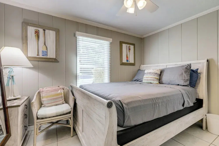 3 Mi to Jensen Beach: Pet-friendly Getaway w/ Yard