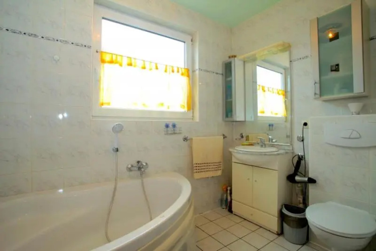 4526 Private Single Rooms
