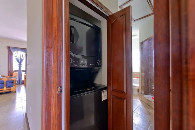 1 Bedroom Luxury Suite with balcony and beachfront