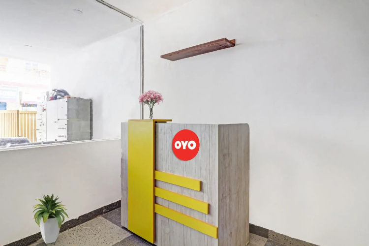 OYO 70047 Hotel Night Eye