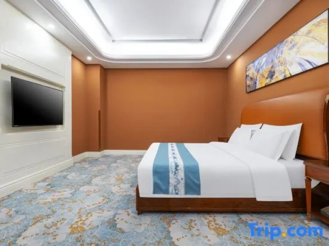 Suite with city view