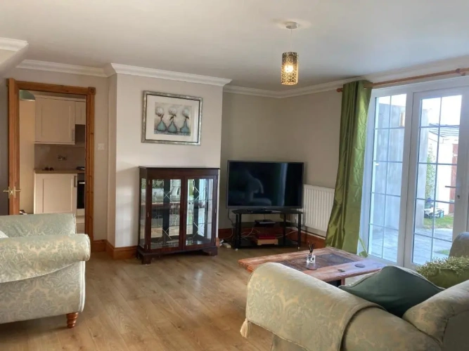 3 Bedrooms Cottage