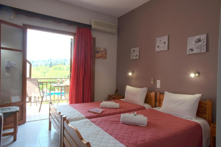Standard Triple room