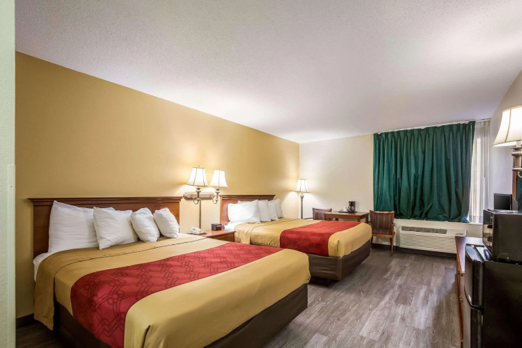Econo Lodge Inn & Suites Fairview Heights - St. Louis