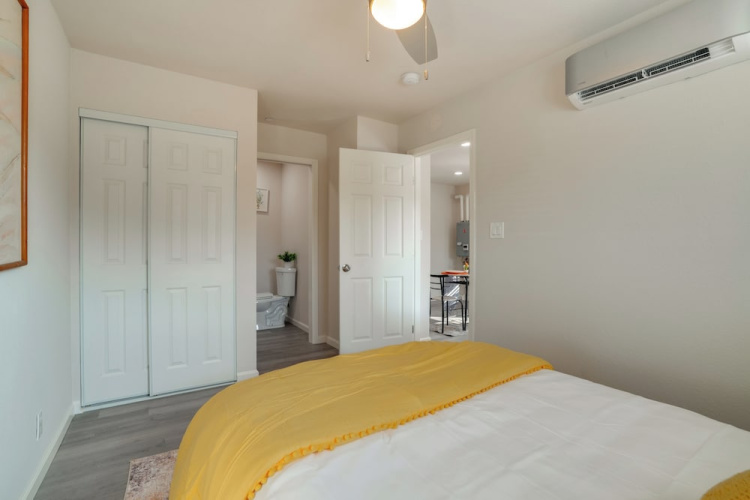 Great for Digital Nomads! Convenient Manteca Apt