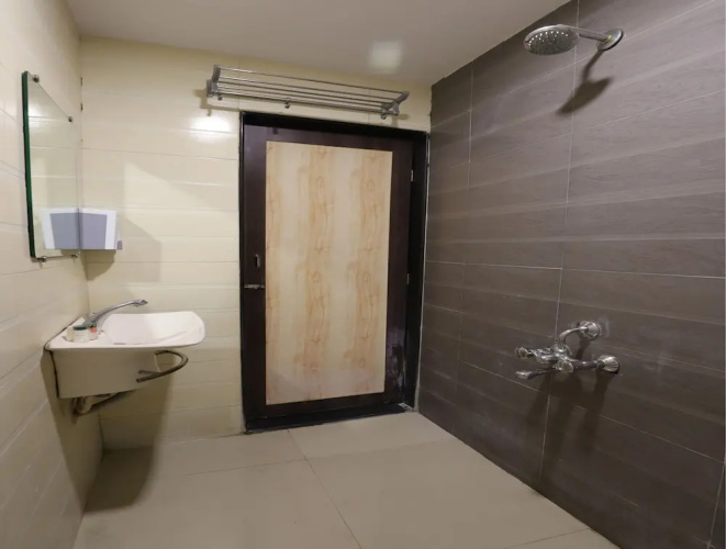 OYO 10697 Hotel Suraj Inn