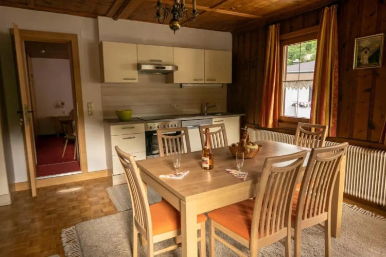 3 Bedrooms Apartment
