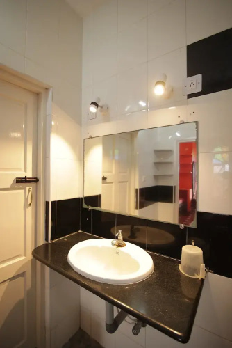 Holi-Wood Guesthouse