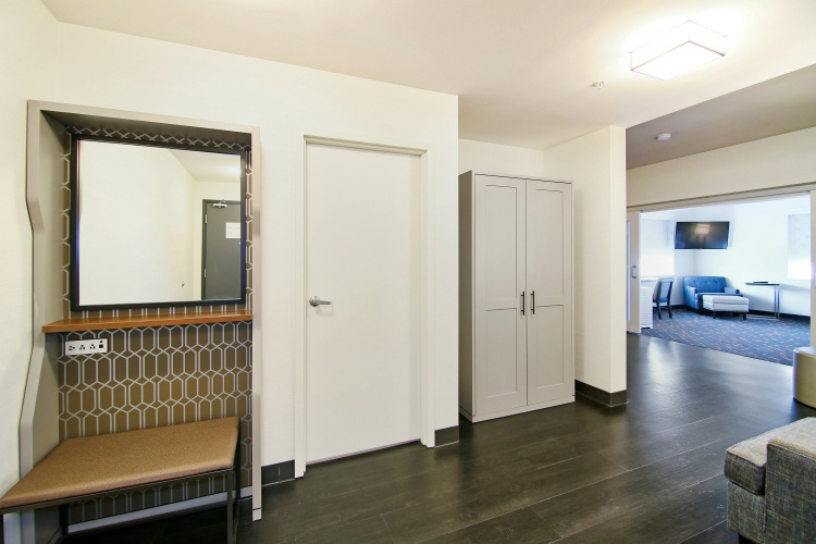 Holiday Inn & Suites Calgary Airport North photo 6