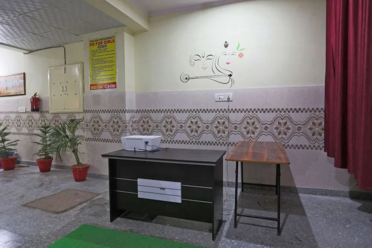 SPOT ON 48911 Sukhrali Residency