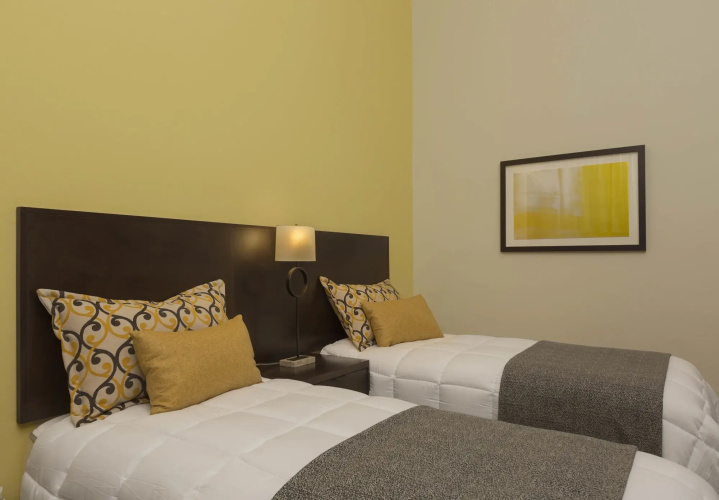 Decanter Hotel