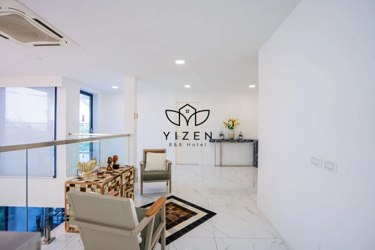 6 Bedrooms Villa