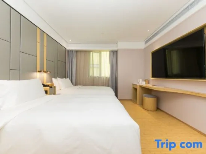 Standard Double room with street view