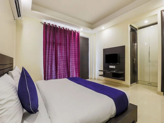 OYO 24269 Silverkey Medanta Sec 38