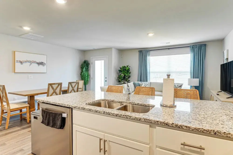 2 Mi to Shore: Newly Built Surfside Beach Gem