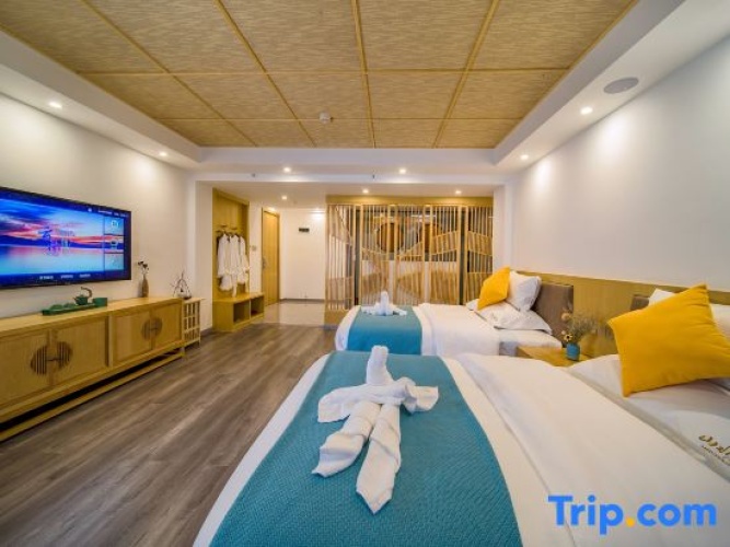 Standard Twin room with balcony and with lake view