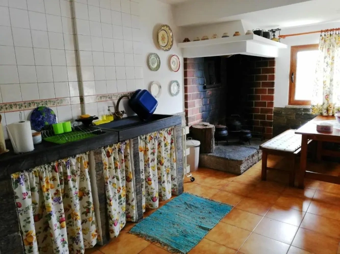4 Bedrooms Cottage
