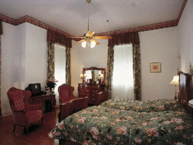 Hubbard Mansion B&B