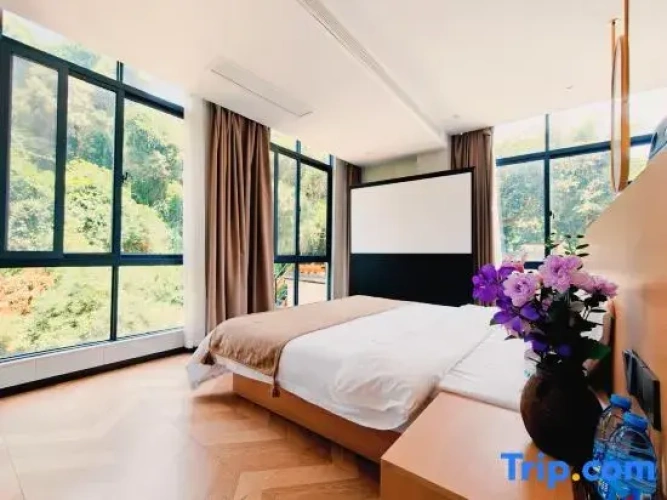 Premium Family Suite with mountain view