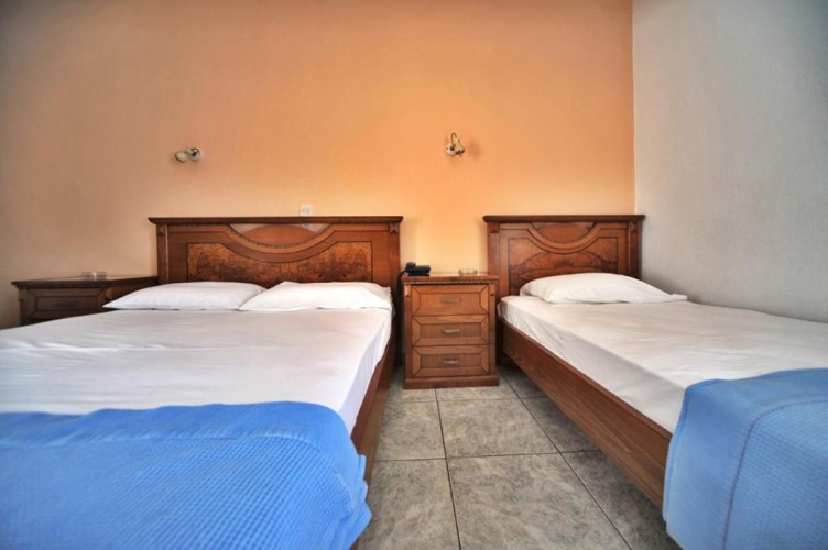 Standard Triple room