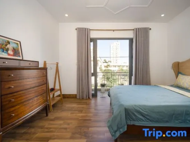 5 Bedrooms Villa
