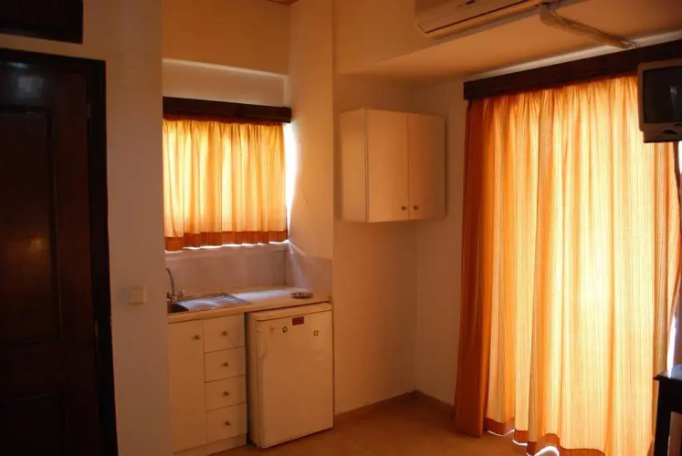 Manos Apartments
