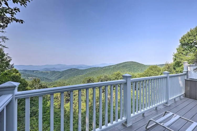 Retro Beech Mountain Home - 2 Mi to Skiing!