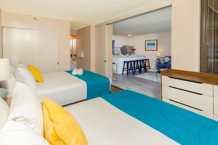 18th Floor with Mountain Views - Close to Beach - WiFi, Parking