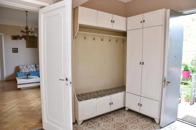 3 BD App with cozy Garden