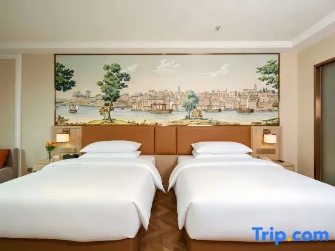 Deluxe Double room with city view