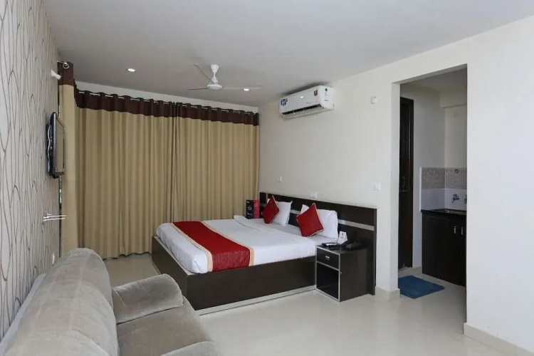 OYO 7672 Pride Inn