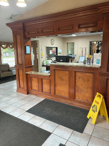 Hometown Inn - Flint, MI