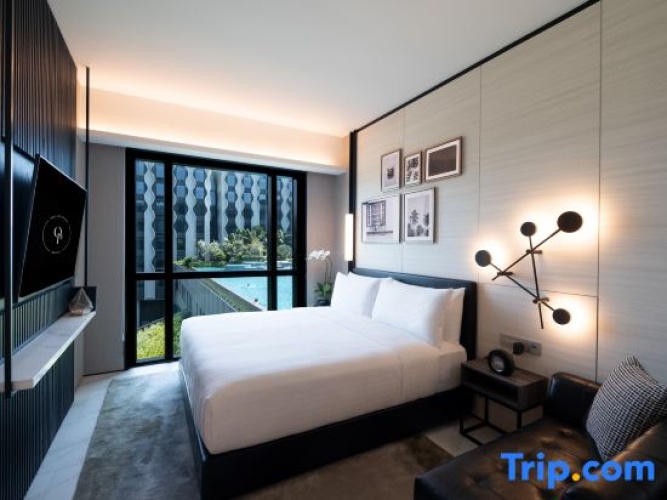 Deluxe Double room with pool view