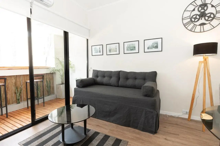 "El Farolito Apartment"