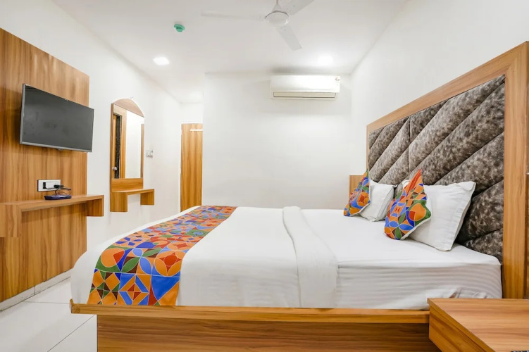 Fabhotel Silver Inn