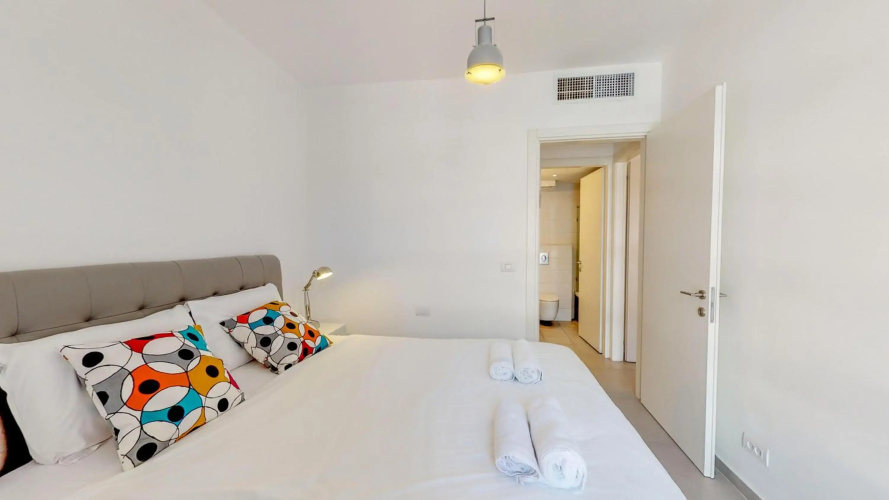 Luminous 3BR in Florentine