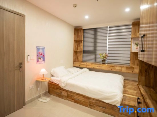 2 Bedrooms Apartment with city view