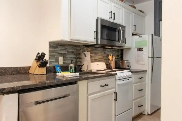 7 guests 2BR 2BA