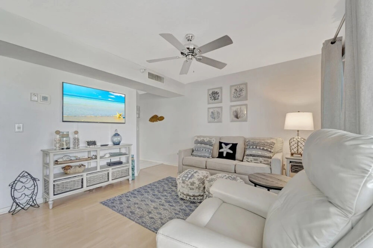 Beach One Bedroom Villa by Redawning