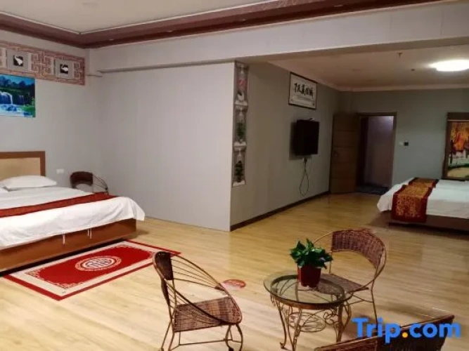 Deluxe Triple Suite
