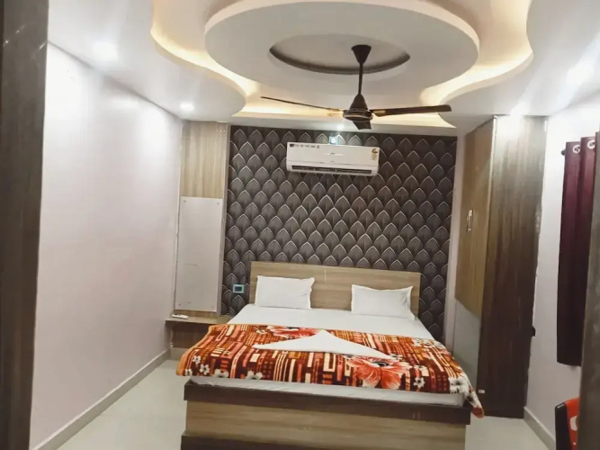 Hotel Regal Heights