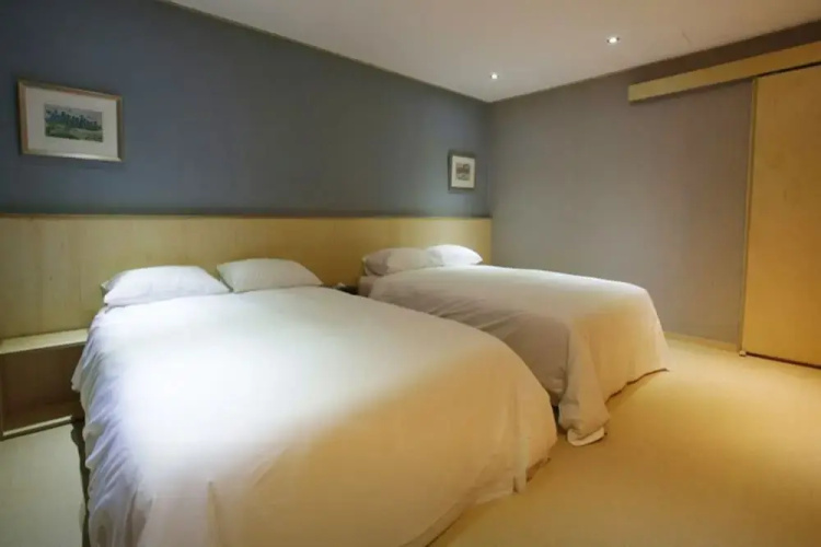 Boo Hotel